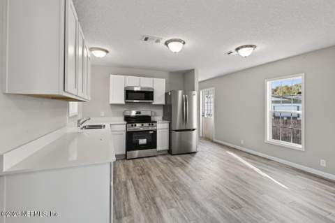 7052 Jammes Road, Jacksonville FL - photo 14 of 62