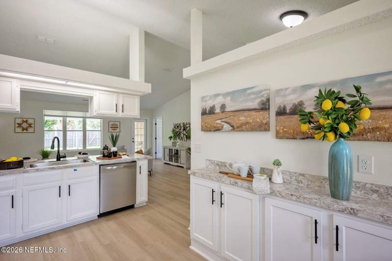 3 bedroom Single Family Residence at 3902 Hunters Lake Circle, Hunters Lake, Jacksonville — photo 5