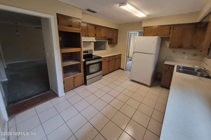 4 bedroom Single Family Residence at 6046 Kinnon Drive, Kinnard, Jacksonville — photo 5