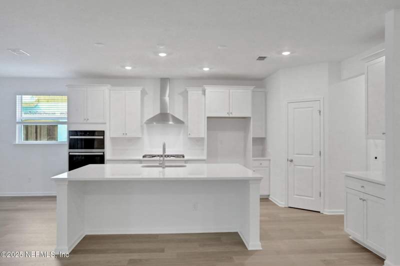 4 bedroom Single Family Residence at 4023 Brick Wall Cove, Jennings Farm, Middleburg — photo 3