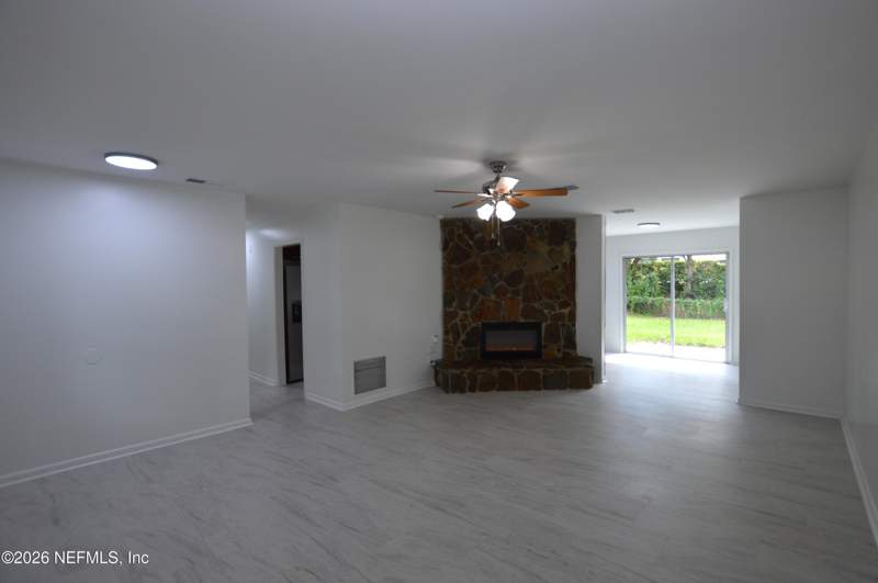 4 bedroom Single Family Residence at 2045 Derringer Road, Derringer Oaks, Jacksonville — photo 4