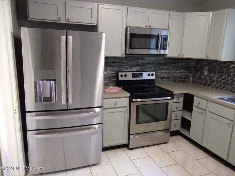 4 bedroom Single Family Residence at 516 E 58th Street, Millers Buffalo Gard, Jacksonville — photo 4