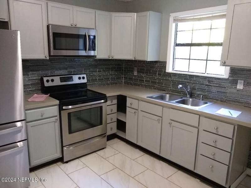 4 bedroom Single Family Residence at 516 E 58th Street, Millers Buffalo Gard, Jacksonville — photo 5