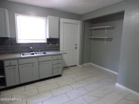 516 E 58th Street, Jacksonville FL - photo 6 of 15