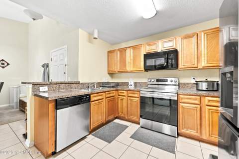 6860 Skaff Avenue #2-15, Jacksonville FL - photo 13 of 26