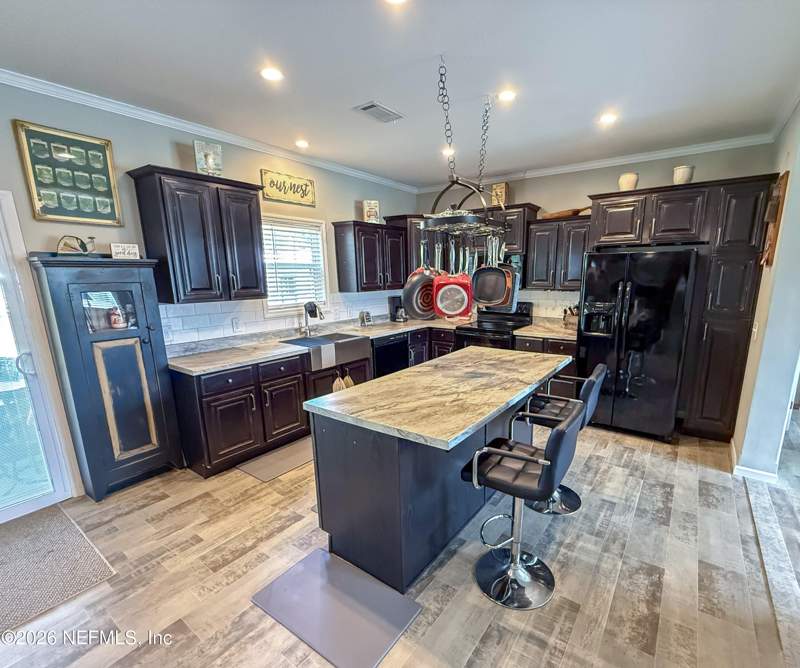 4 bedroom Single Family Residence at 1195 County Road 309, River Park, Crescent City — photo 2