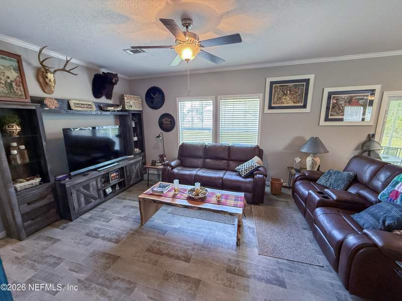 4 bedroom Single Family Residence at 1195 County Road 309, River Park, Crescent City — photo 3