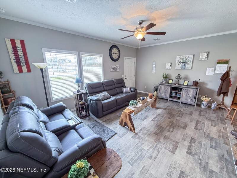 4 bedroom Single Family Residence at 1195 County Road 309, River Park, Crescent City — photo 5