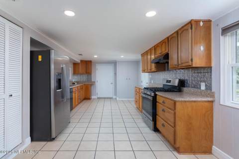 1202 Kirby Street, Palatka FL - photo 15 of 37