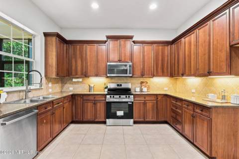 7751 Blackstone River Drive, Jacksonville FL - photo 6 of 46