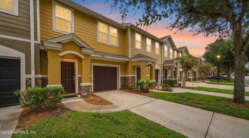 3 bedroom Townhouse at 13322 Ocean Mist Drive, Verano At Bartram Park, Jacksonville — photo 2
