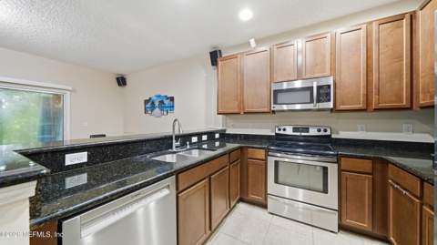 13322 Ocean Mist Drive, Jacksonville FL - photo 7 of 54