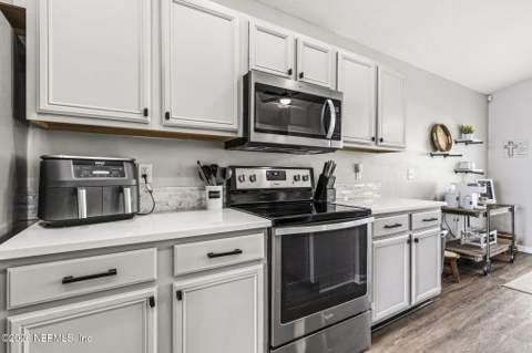 1634 Highland View Court, Fleming Island FL - photo 10 of 47