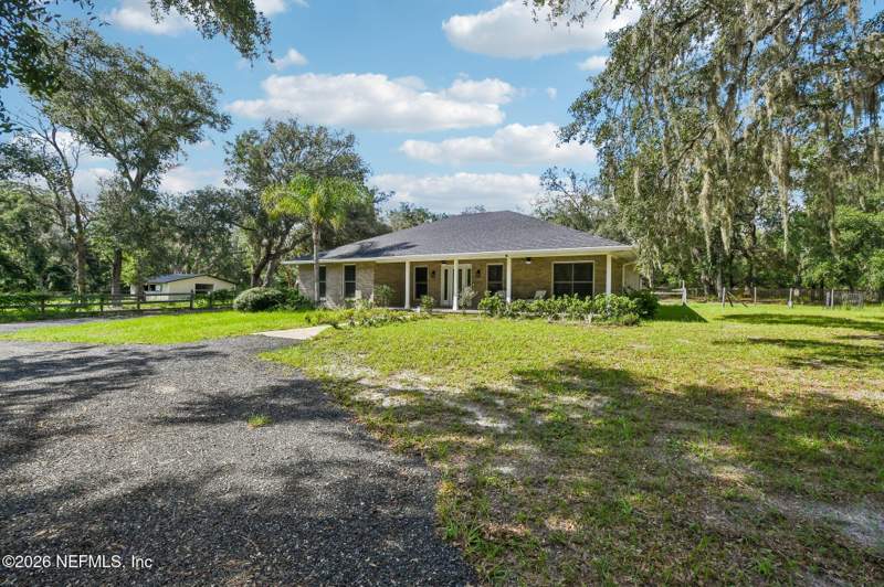 3 bedroom Single Family Residence at 135 Pearsall Circle, Metes & Bounds, Melrose — photo 4