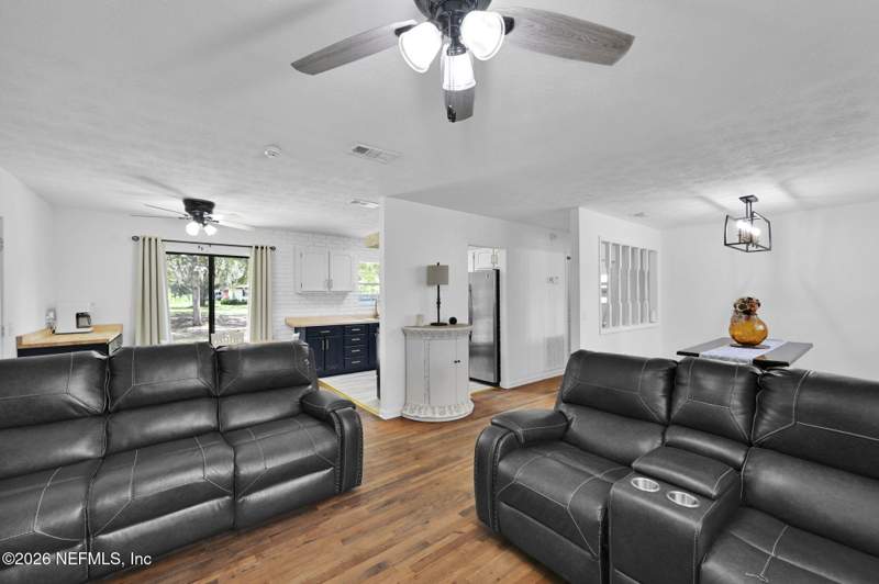 3 bedroom Single Family Residence at 9038 Commonwealth Avenue, Section Land, Jacksonville — photo 4