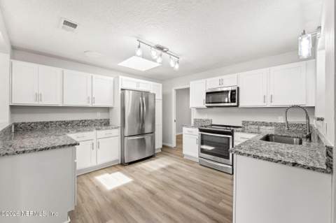3834 Edidin Drive, Jacksonville FL - photo 11 of 41