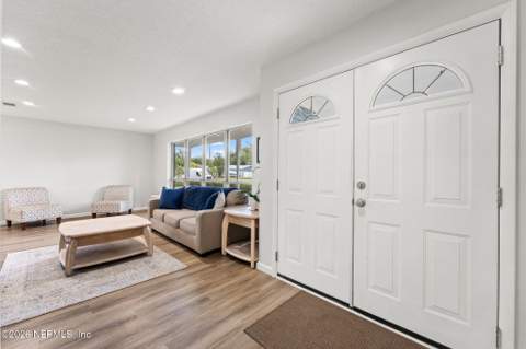 3834 Edidin Drive, Jacksonville FL - photo 7 of 41