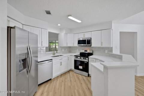 2900 Sans Pareil Street, Jacksonville FL - photo 6 of 60