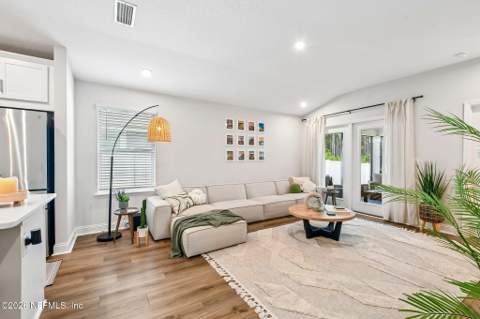 12924 Holsinger Boulevard, Jacksonville FL - photo 7 of 98
