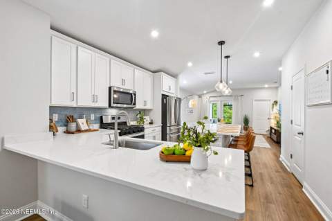 12924 Holsinger Boulevard, Jacksonville FL - photo 18 of 98