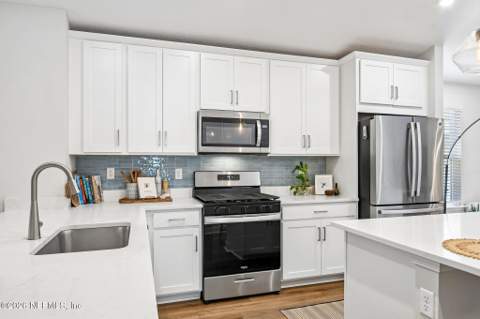 12924 Holsinger Boulevard, Jacksonville FL - photo 22 of 98
