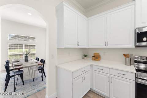 8039 Sierra Gardens Drive, Jacksonville FL - photo 12 of 53