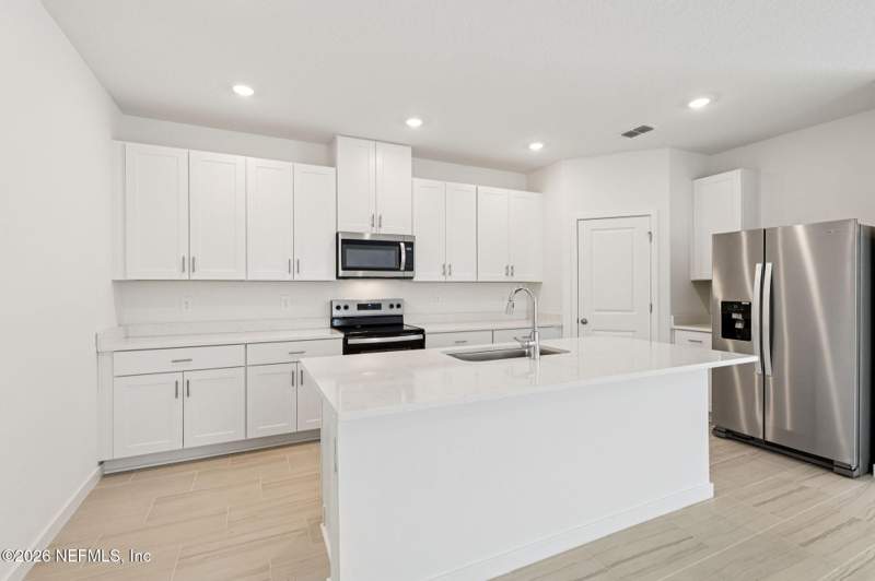 4 bedroom Single Family Residence at 7666 Greatford Way, Kings Preserve, Jacksonville — photo 2