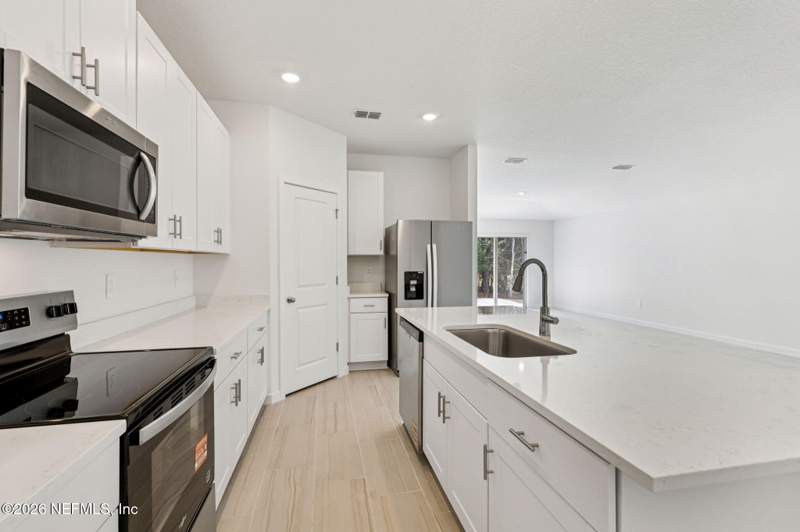 4 bedroom Single Family Residence at 7666 Greatford Way, Kings Preserve, Jacksonville — photo 3