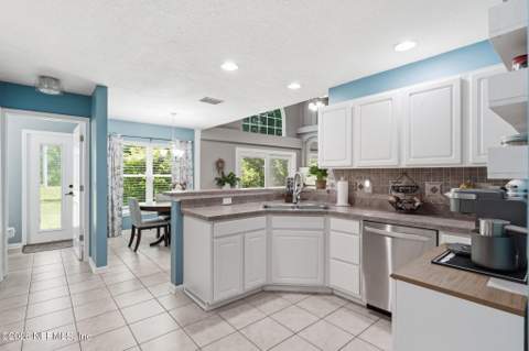 13824 Danforth Drive, Jacksonville FL - photo 19 of 49