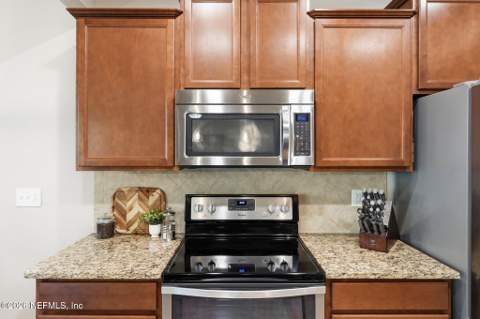 7027 Butterfield Court, Jacksonville FL - photo 9 of 41