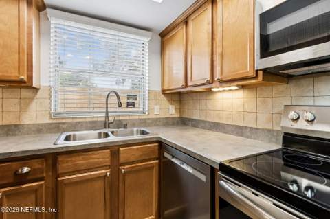 4519 Columbus Circle #1B, Jacksonville FL - photo 10 of 49