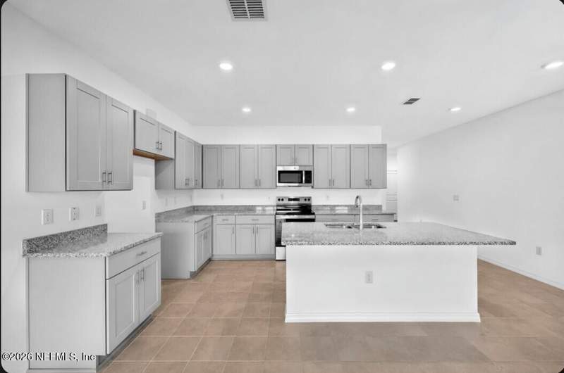 4 bedroom Single Family Residence at 8155 Archibald Terrace, Coopers Meadows, Jacksonville — photo 2