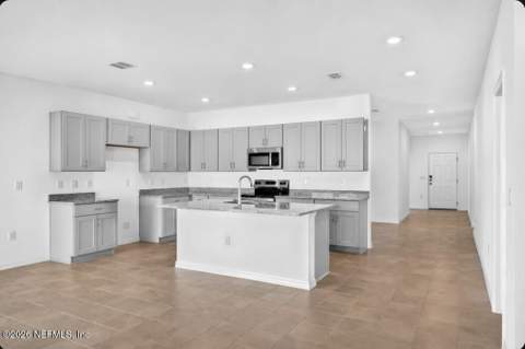 8155 Archibald Terrace, Jacksonville FL - photo 9 of 41