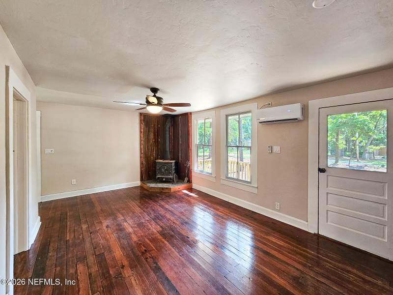 2 bedroom Single Family Residence at 125 Lemon Street, Lake Highlands, Melrose — photo 3