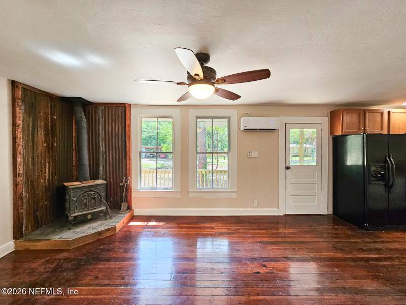 2 bedroom Single Family Residence at 125 Lemon Street, Lake Highlands, Melrose — photo 5
