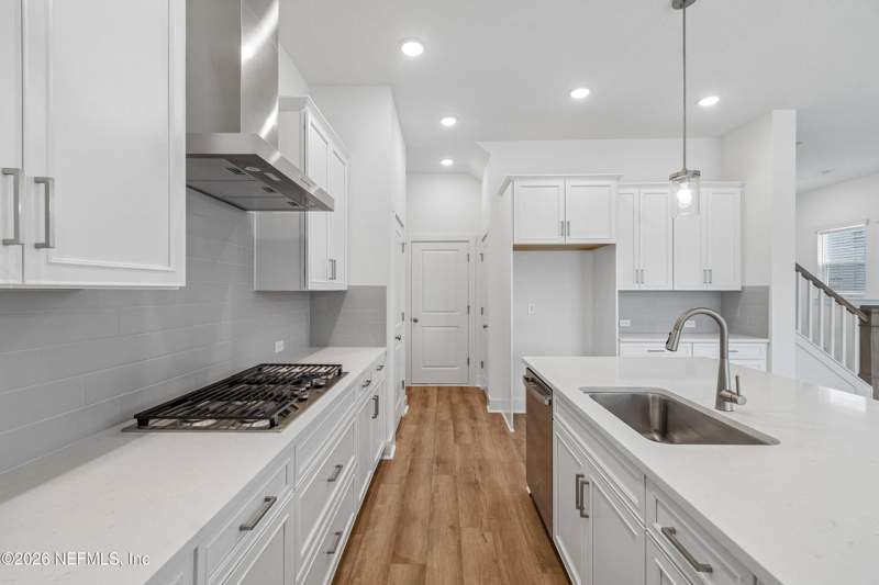 4 bedroom Townhouse at 10261 Mineral Road, Kettering at eTown, Jacksonville — photo 5