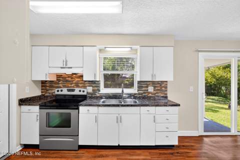 428 Neptune Road, Orange Park FL - photo 8 of 21