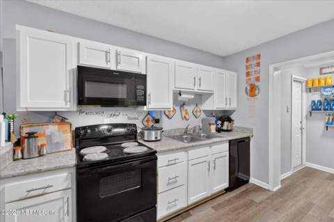 5257 Woodcrest Road, Jacksonville FL - photo 8 of 43