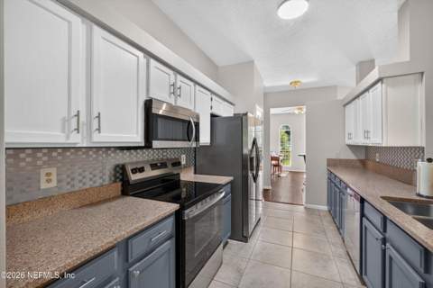 11828 Heather Grove Lane, Jacksonville FL - photo 9 of 40