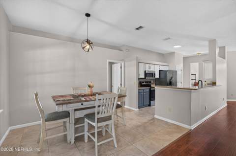 11828 Heather Grove Lane, Jacksonville FL - photo 11 of 40