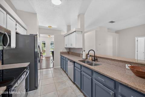 11828 Heather Grove Lane, Jacksonville FL - photo 8 of 40