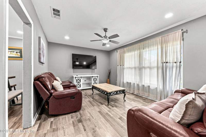 4 bedroom Single Family Residence at 3972 University Club Boulevard, Woodmere, Jacksonville — photo 5