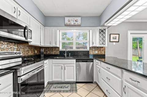 3972 University Club Boulevard, Jacksonville FL - photo 9 of 25