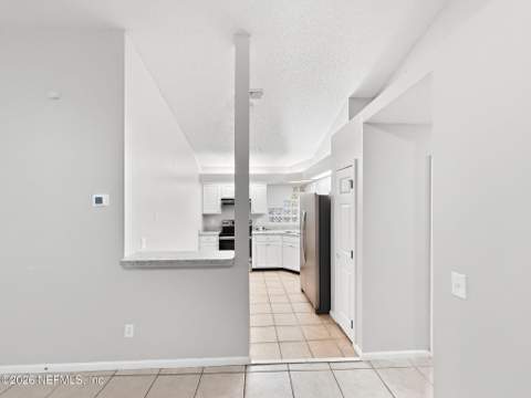 10725 Meadowlea Drive, Jacksonville FL - photo 7 of 36