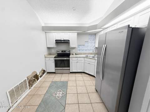 10725 Meadowlea Drive, Jacksonville FL - photo 8 of 36