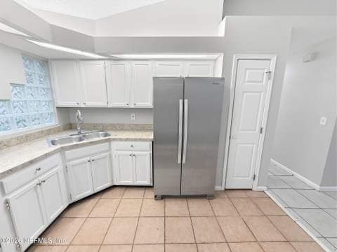 10725 Meadowlea Drive, Jacksonville FL - photo 9 of 36