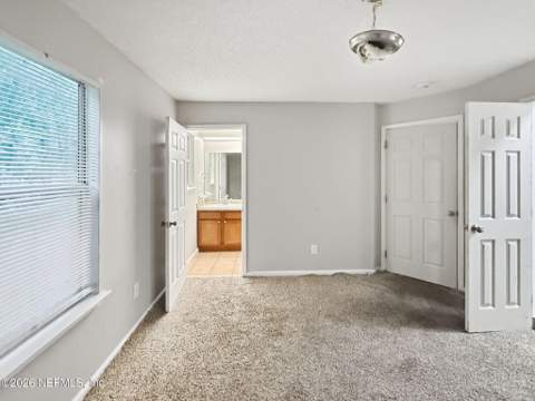 10725 Meadowlea Drive, Jacksonville FL - photo 16 of 36