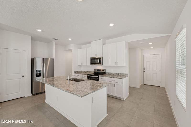 4 bedroom Single Family Residence at 10668 Lishwood Way, Kings Preserve, Jacksonville — photo 2