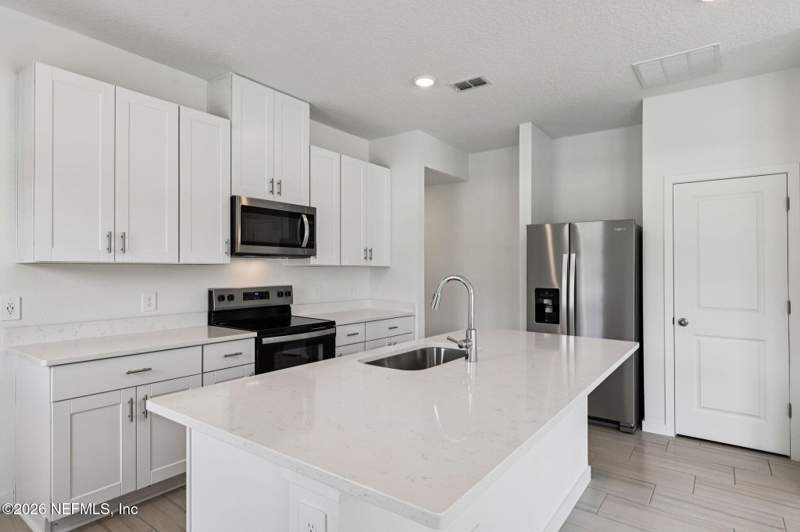 4 bedroom Single Family Residence at 10660 Lishwood Way, Kings Preserve, Jacksonville — photo 2