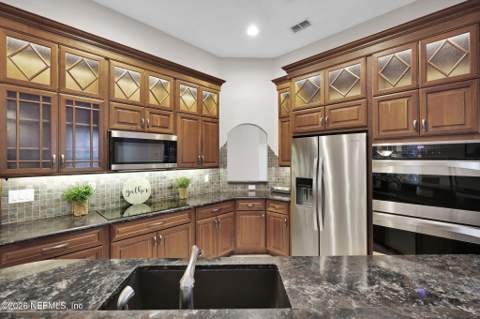8730 Glenbury Court, Jacksonville FL - photo 10 of 43